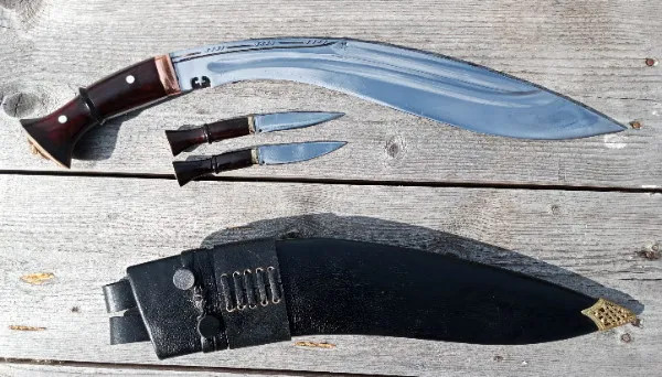 Khukuri Thapa s fulltangovou rukojetí